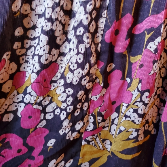 Flowy plum floral pleated Neva strappy empire waist dress - Picture 5 of 7